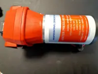 Vandpumpe til trykvand i båd (med pressostat)